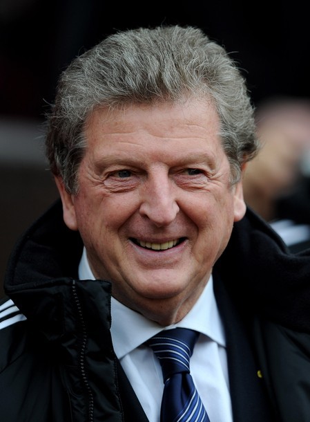 Roy Hodgson cười dù biết ông và các học trò sẽ có những phút rất khó khăn.